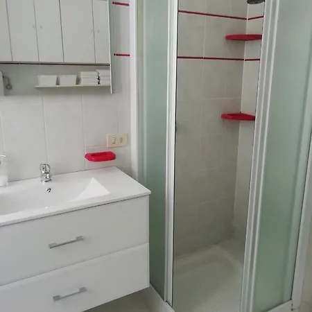 Grazioso Appartamento Con Terrazzo Lesa