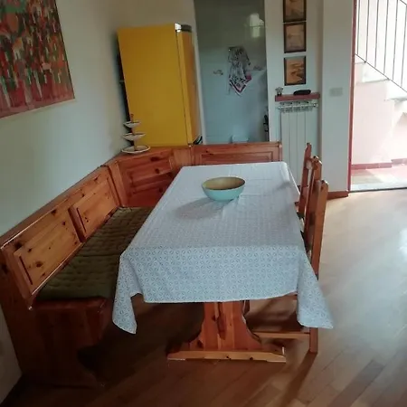 Grazioso Appartamento Con Terrazzo Lesa